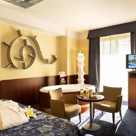 Color Style, Design & Gourmet Hotell Bardolino