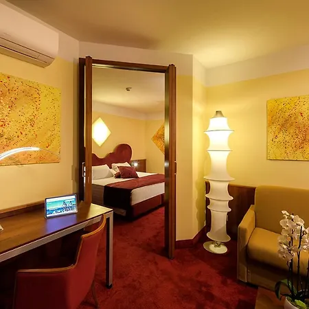 Hotel Color Style, Design & Gourmet