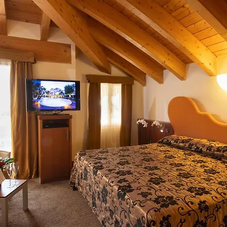 Color Style, Design & Gourmet 酒店 4*