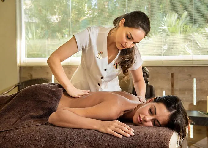 Color Style, Design & Gourmet 酒店 4*